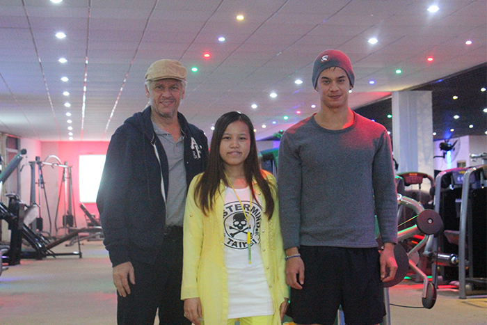 加拿大客戶來(lái)中國(guó)采購(gòu)健身房器材