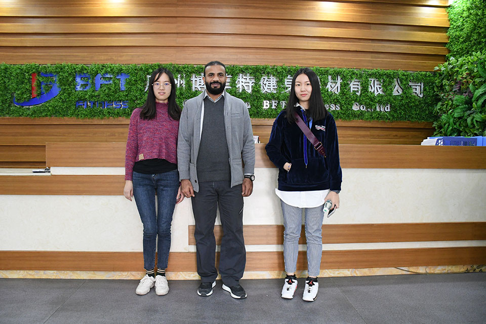 沙特客戶準(zhǔn)備開健身房采購健身器材